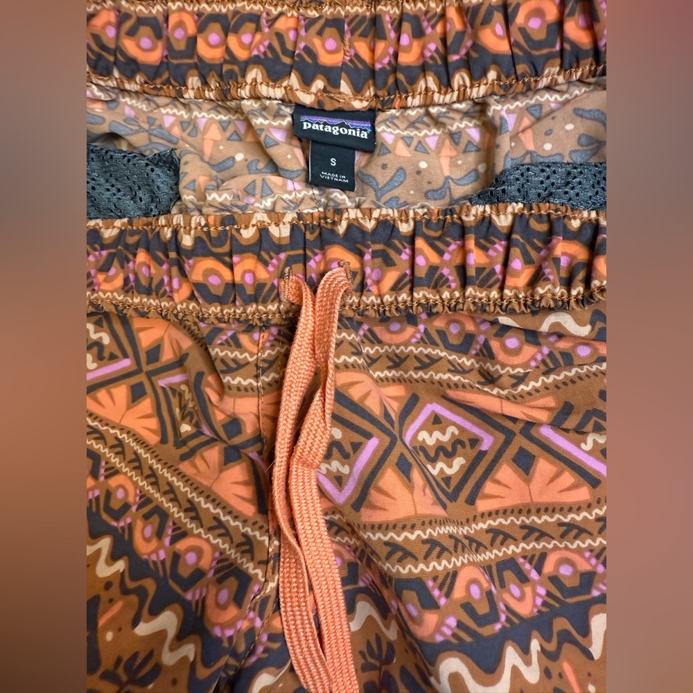 Patagonia Women's Barely Baggies, Mangrove Tiki: Henna Brown - 2.5" Small - Picture 3 of 8